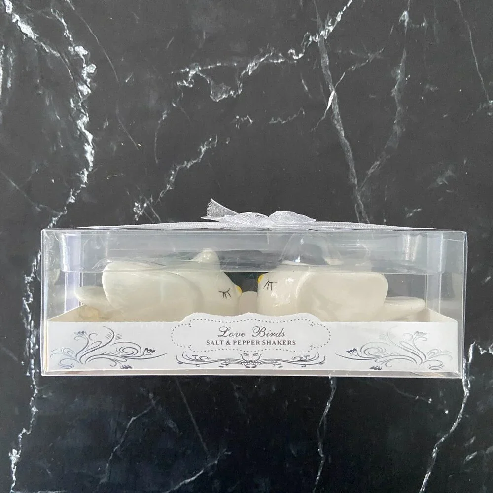Cute Love Birds Ceramic pair of white doves Salt & Pepper Shakers Set